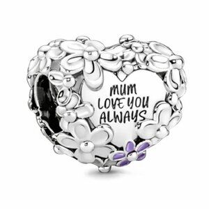 'Mom' Daisy Heart Charm